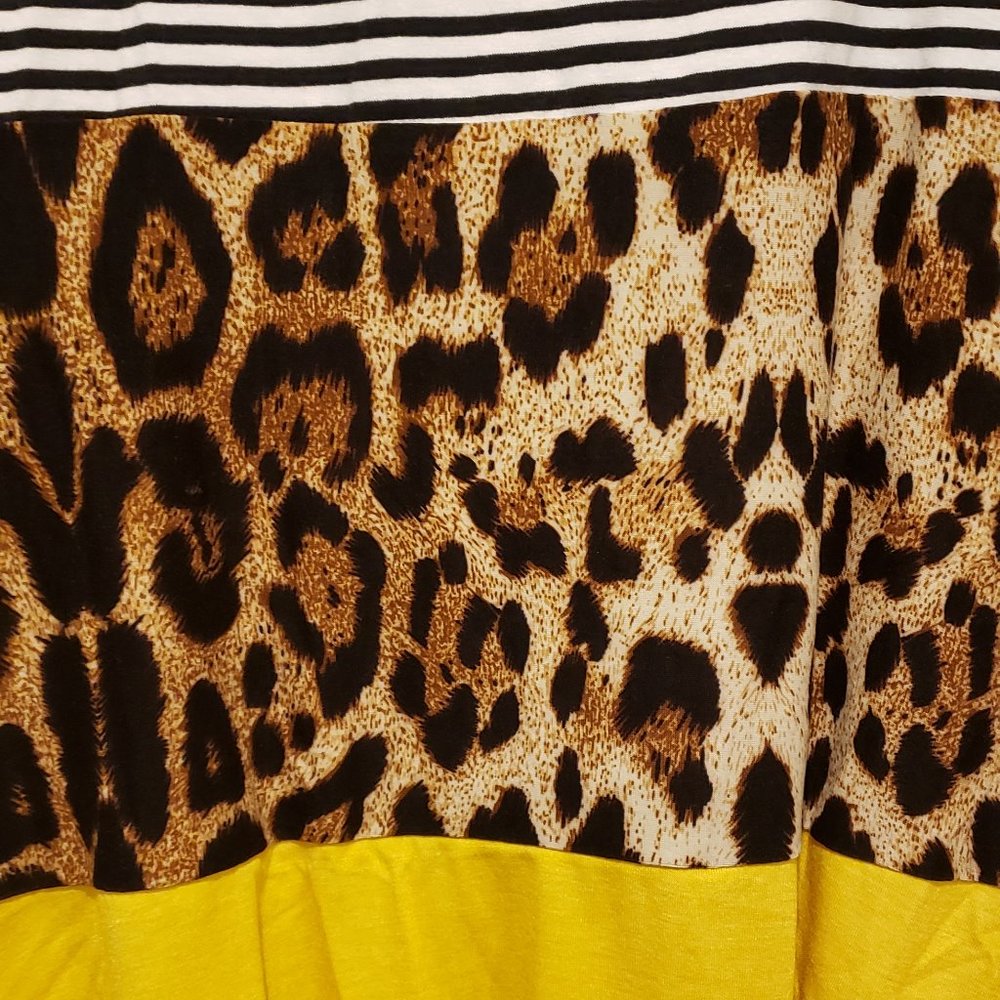Twisted Front Color Block Leopard Tee - Picture 3 of 3